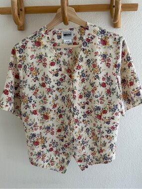 LESLIE FAY floral cropped short sleeve button blouse grandmacore cottagecore